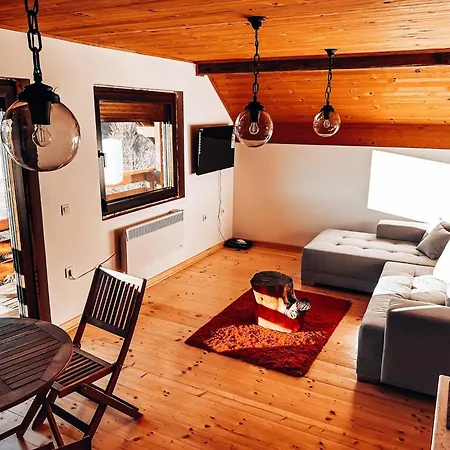 別荘 The Emperor Of The Forest Timotijevici